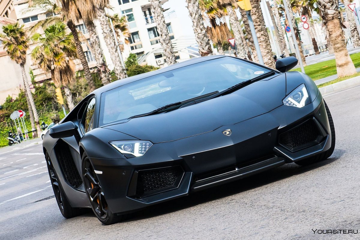 Lamborghini Aventador 2