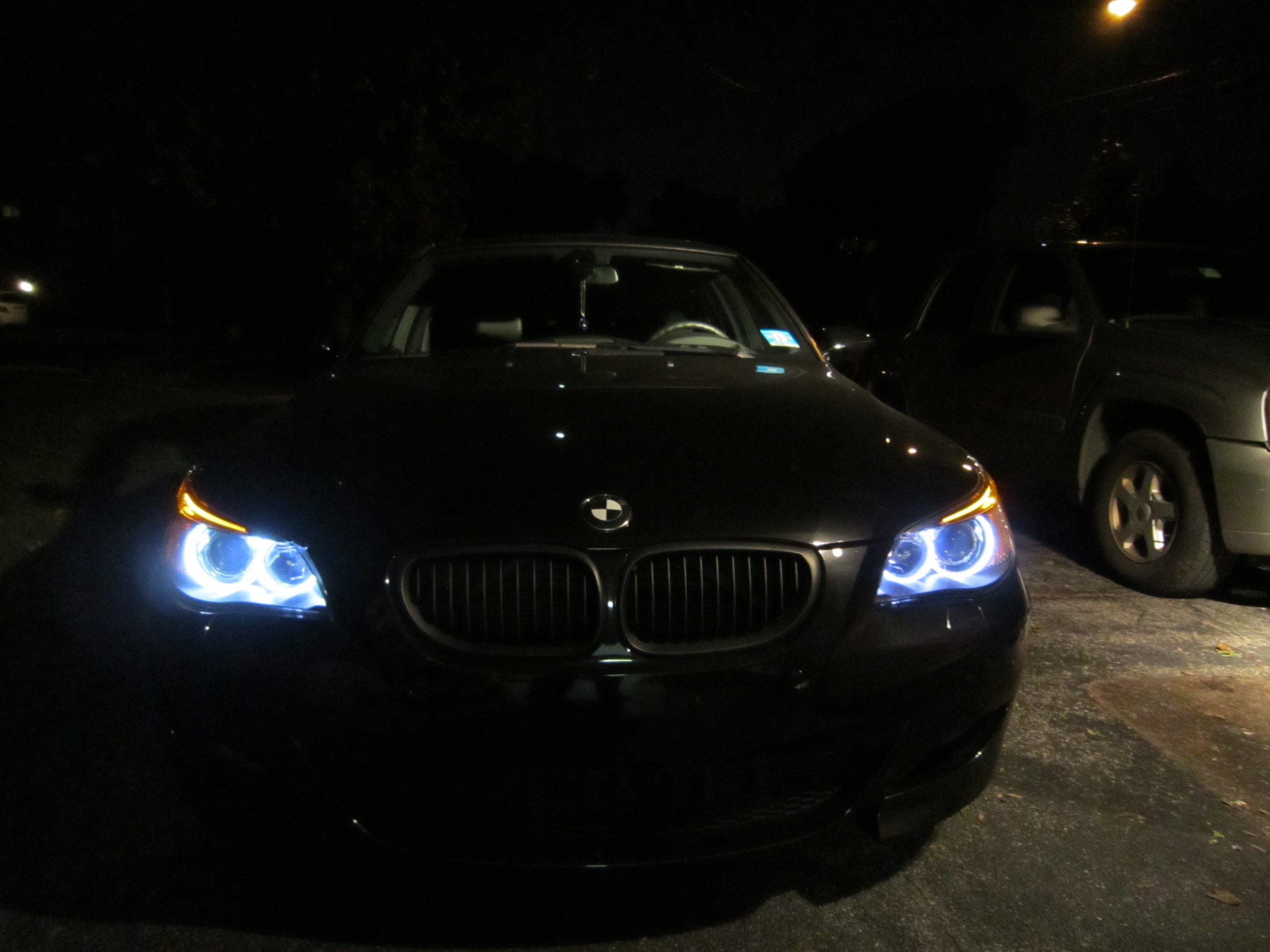 М5 ночью. БМВ е60 в темноте. БМВ е60 ночью. БМВ м5 е60 в темноте. BMW e60 в темноте.