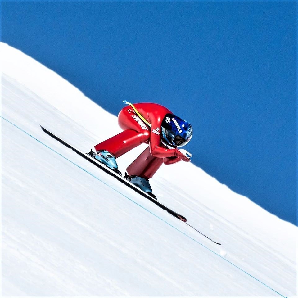Скоростной спуск на лыжах