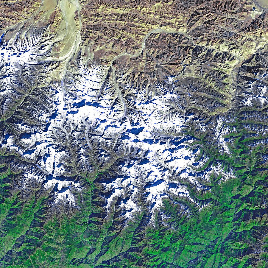 Гора Эверест вид со спутника