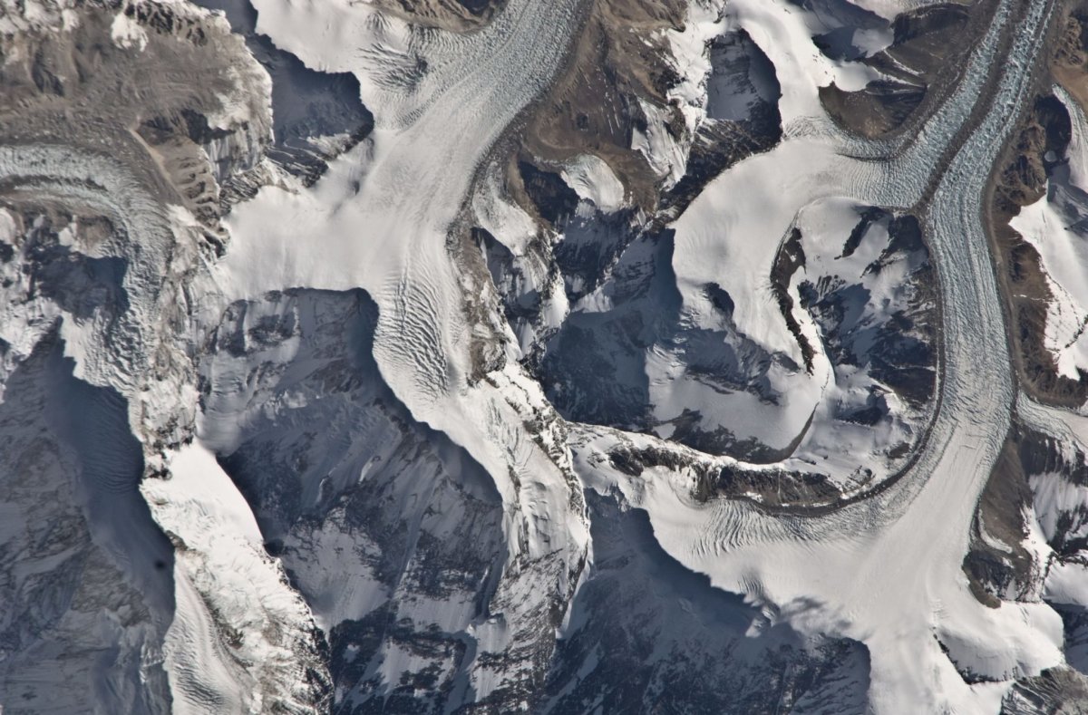 Гималаи Эверест из космоса