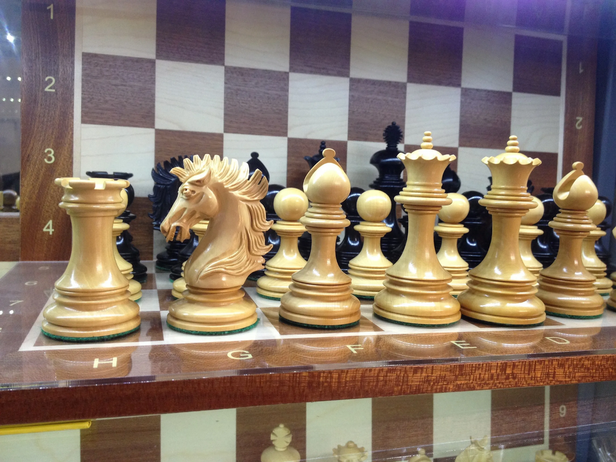 Крупные шахматные фигуры