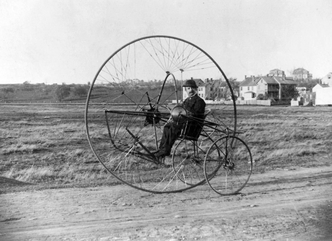 Старинный велосипед 19 века
