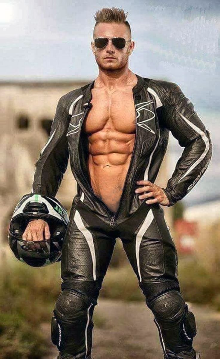 Мускулистый костюм