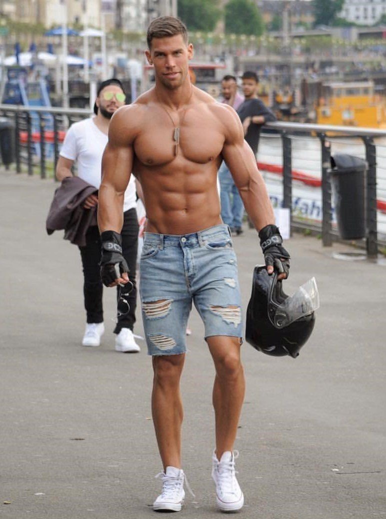 Kris Evans бодибилдер