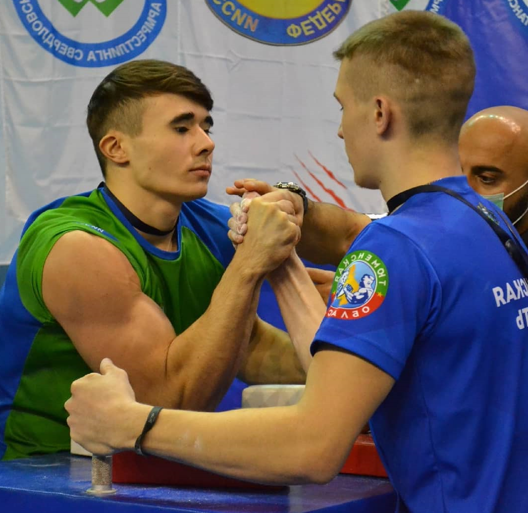 Чемпион России по армрестлингу Максим Битаров