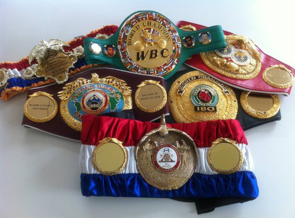 Пояса в боксе WBA WBC IBF WBO