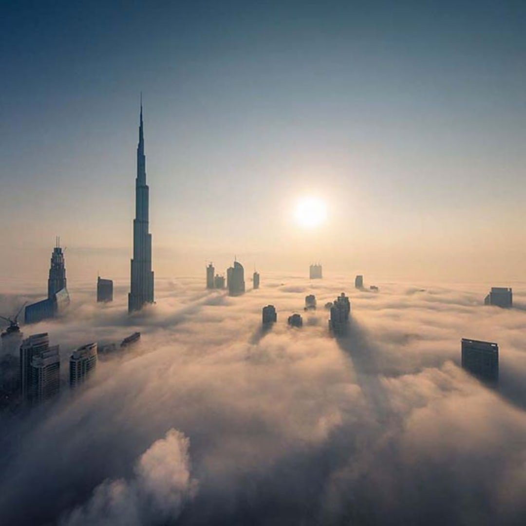 Дубай Бурдж Халифа над облаками