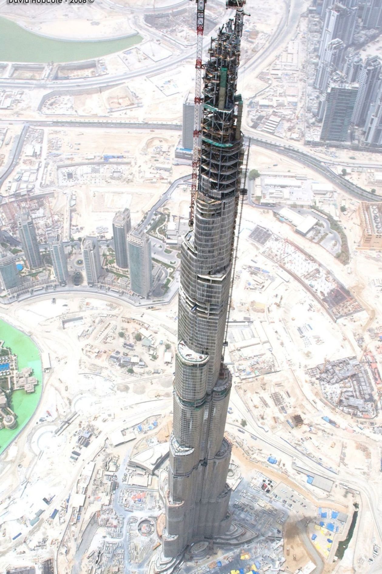 Высота небоскреба в метрах. Башня Бурдж Халифа. Небоскрёб Бурдж-Халифа в Дубае. Высота Бурдж Халифа в Дубае. Бурдж Халифа стройка 2005.