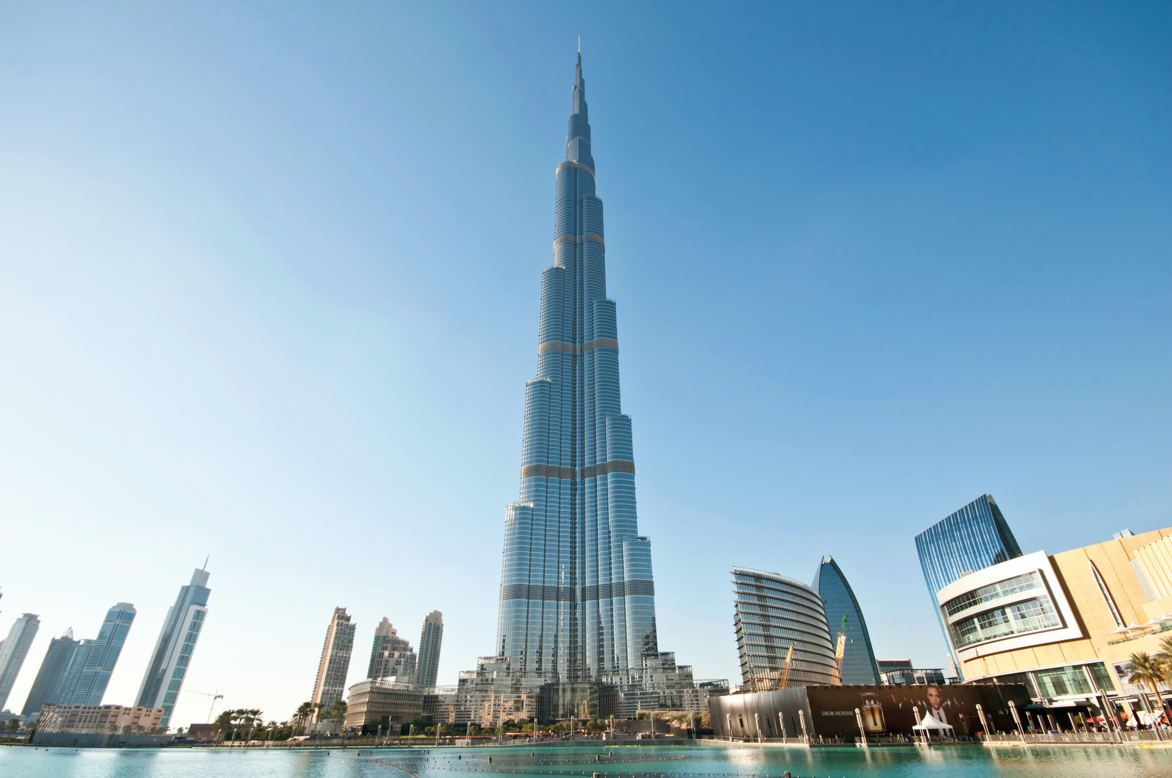 Бурдж халифа какой год. Бурдж-Халифа Дубай. Башня Бурдж Халифа в Дубае. Здание Бурдж Халифа. Дубай здание Бурдж Халифа.