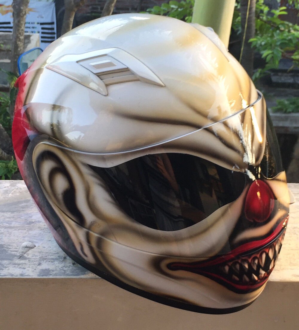 Разрисованный шлем для мотоцикла