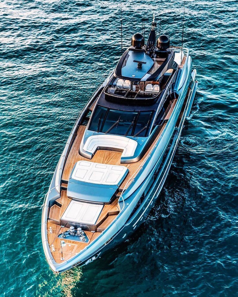 Motor Yacht Riva 112