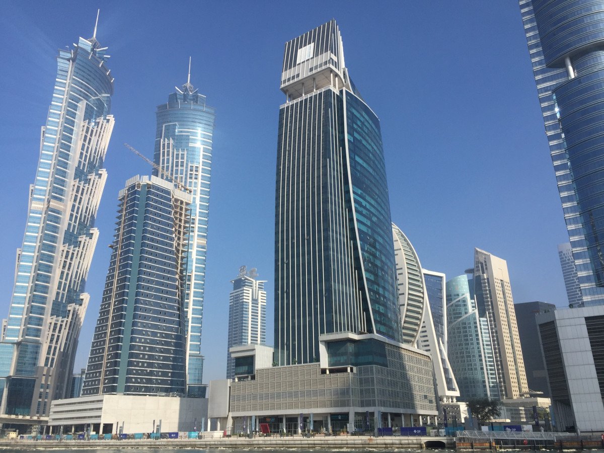 Дубай небоскребы. Небоскребы Дубая. Высотки небоскребыубай. Фасад Дубай высотка. Дубай башня Дубай центр.
