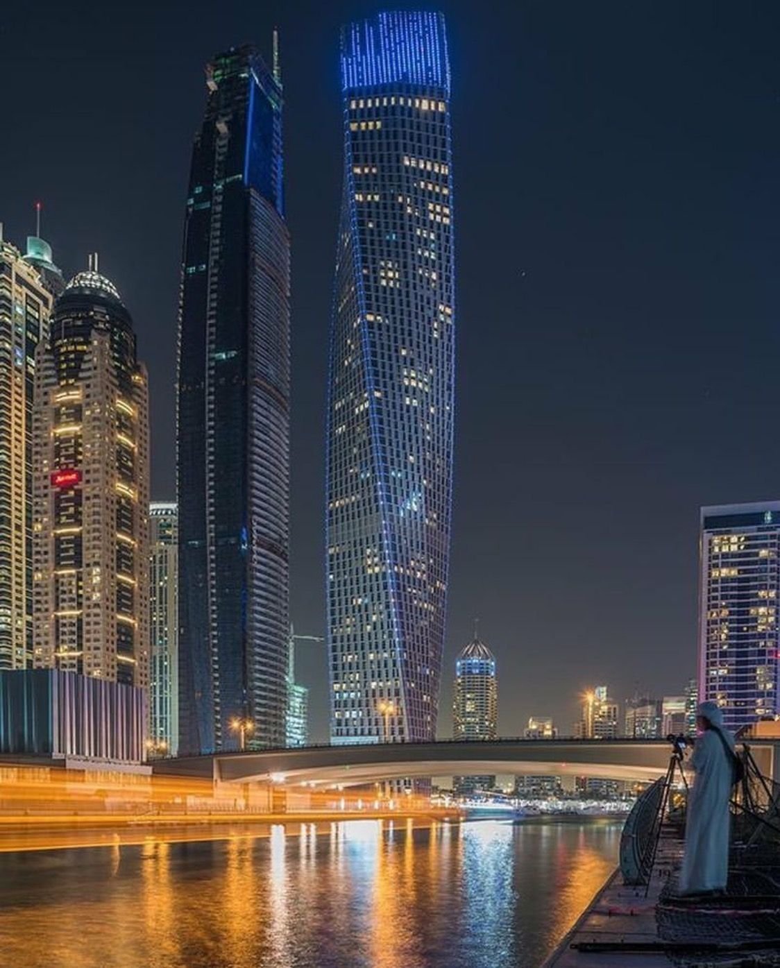 Дубай небоскребы. Высотки небоскребыубай. Арабские эмираты небоскребы. Эмираты Дубай небоскребы.