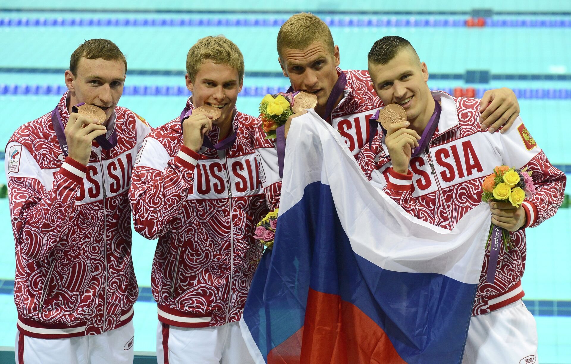 12 российских спортсменов. Победители Олимпийских игр. Русские спортсмены. Олимпийские победители пловцы. Олимпийская сборная по плаванию.