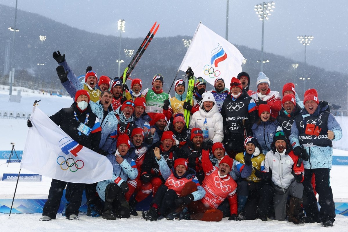 Сборная лыжников. Олимпийская сборная по лыжам 2022. Лыжные гонки 2022 сборная России. Сборная России по лыжным гонкам в Пекине.