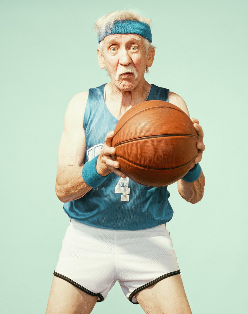 Старик баскетболист
