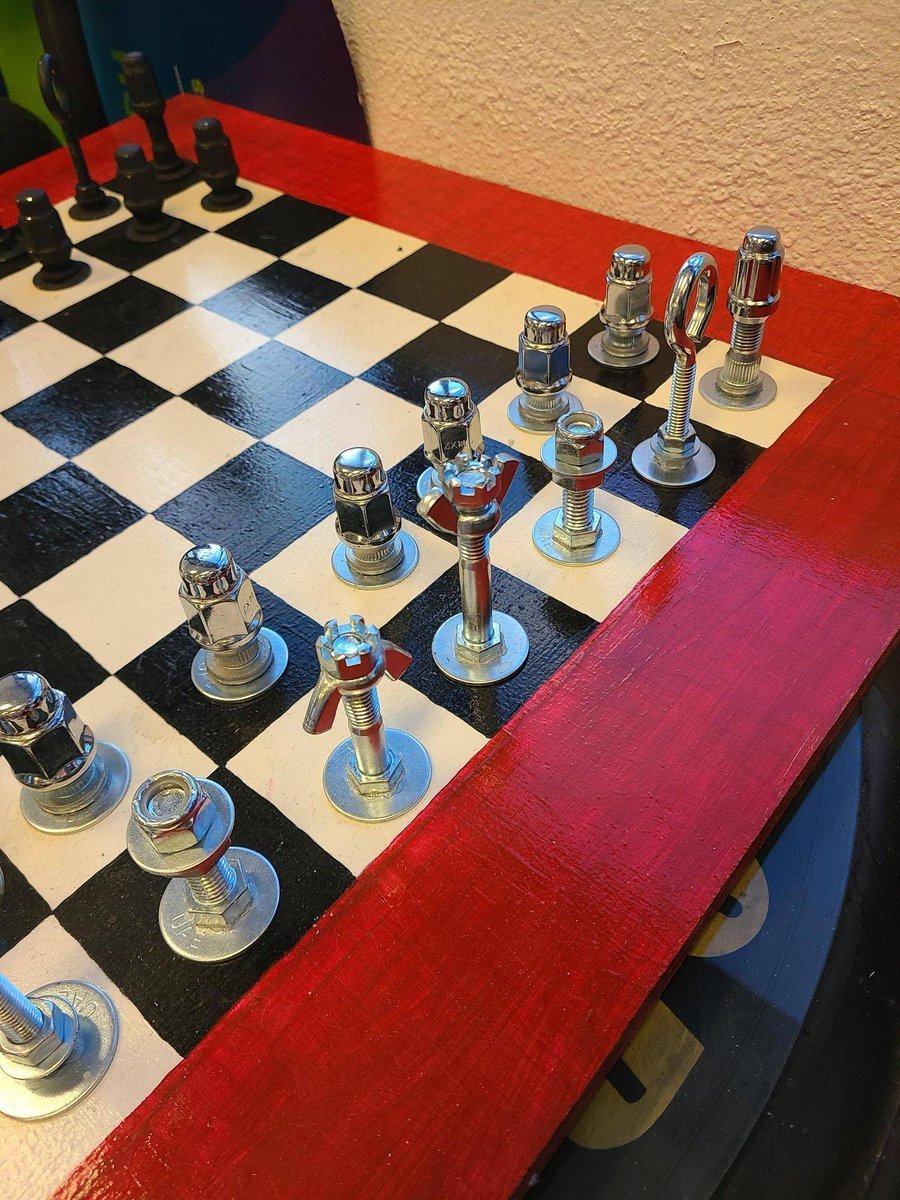 Шахматы из метизов