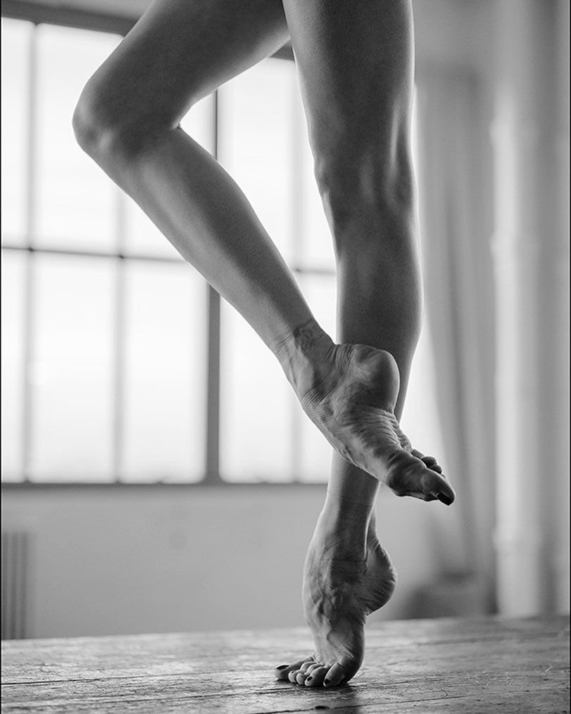 Красивые ноги танцовщиц