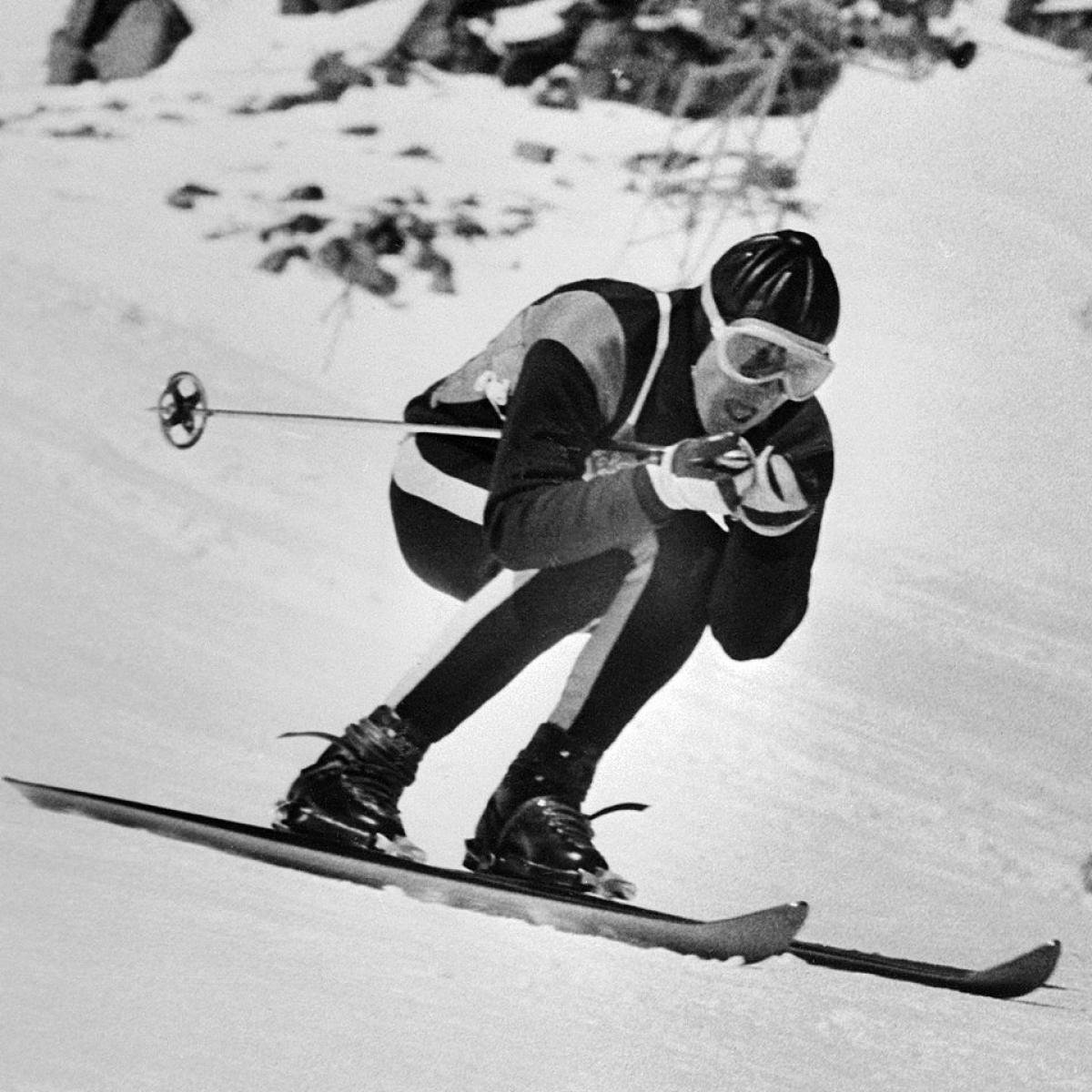Лыжник в начале. Лыжник Матиас Здарский. Советские горные лыжи.