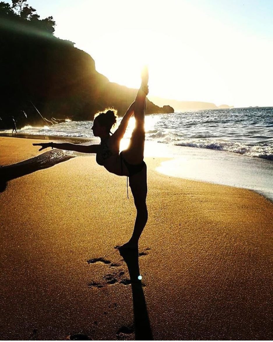 Балерина на пляже
