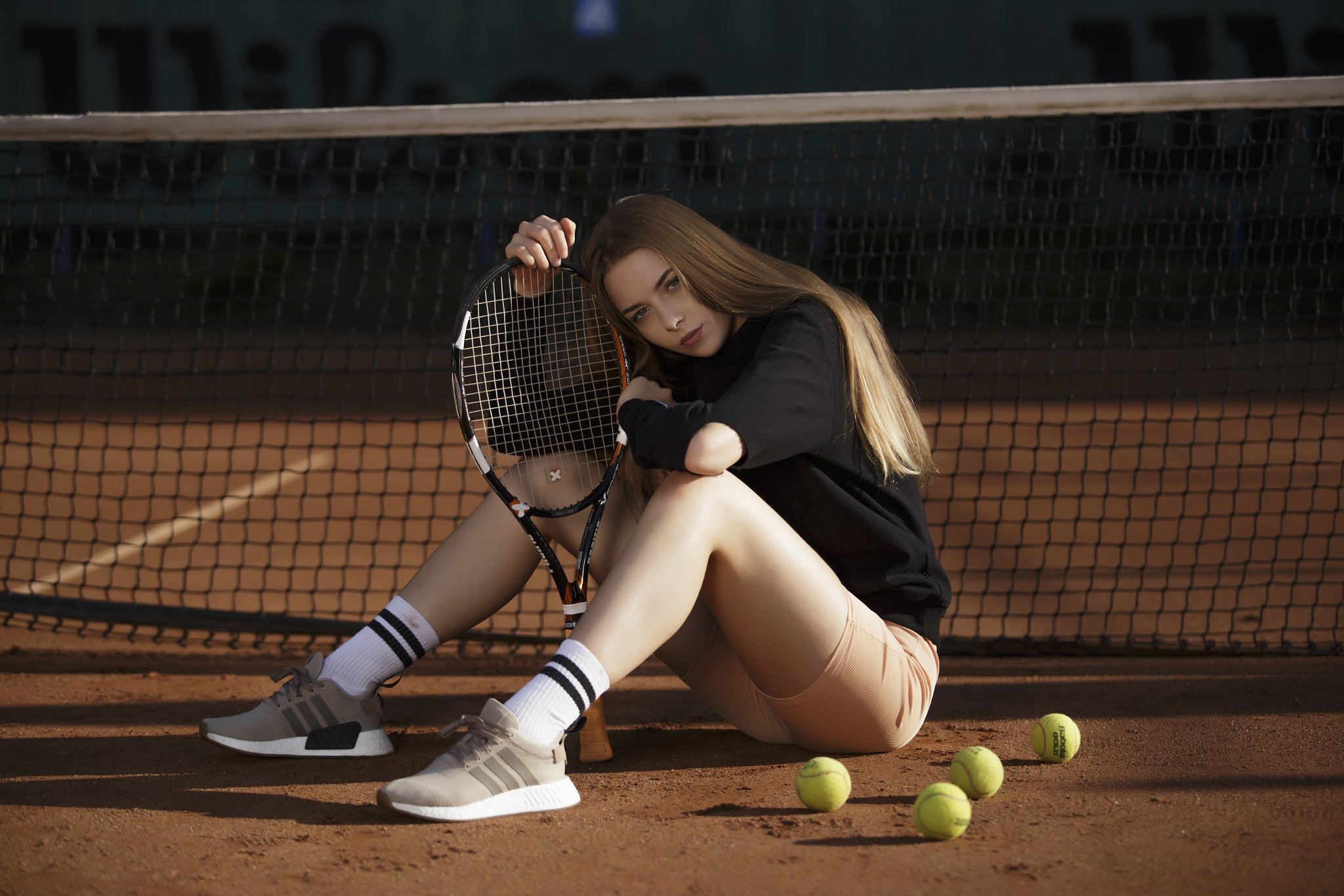 Further girls. Теннис девушки. Девушки теннисистки. Девушка на теннисном корте. Большой теннис девушки.