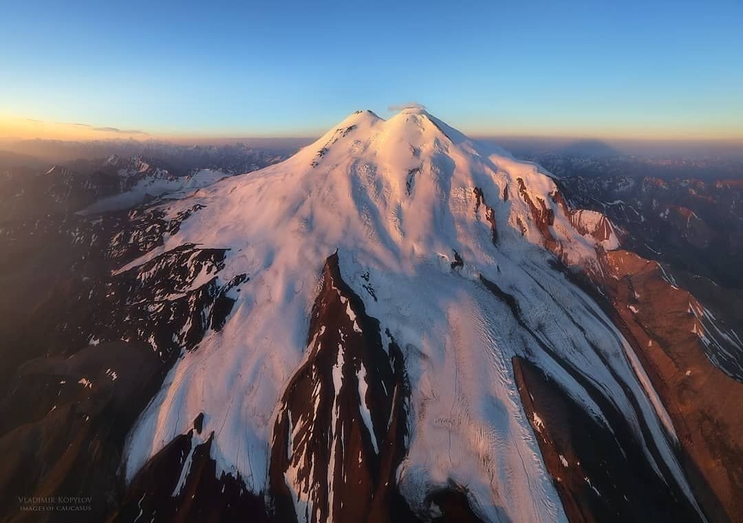 Гора Эльбрус с высоты птичьего полета
