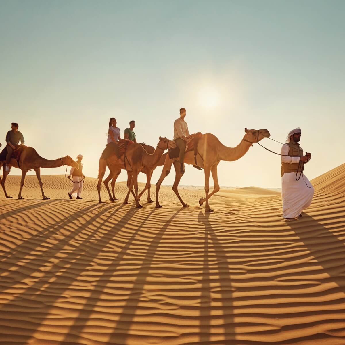 Фото в Дубае люди в пустыне
