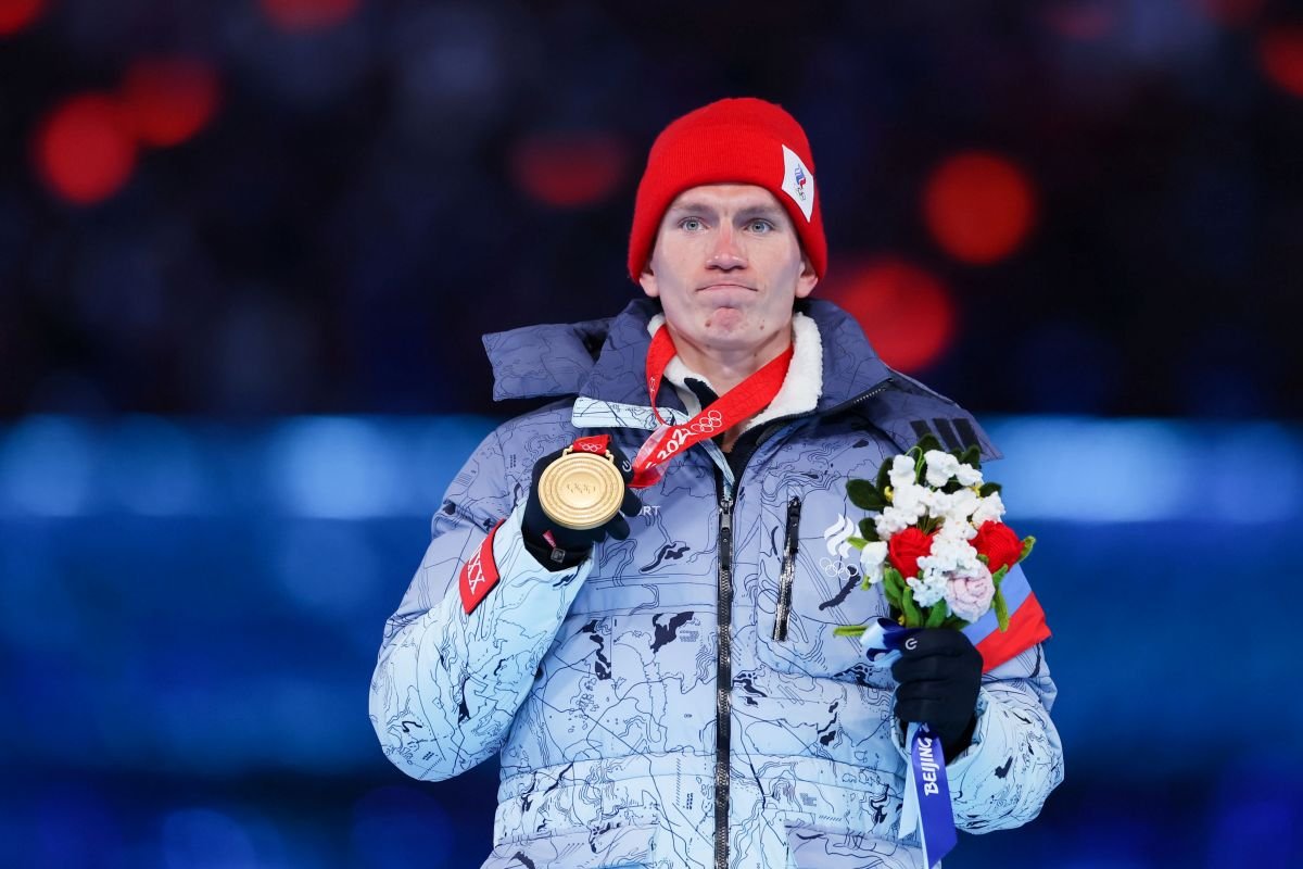 Александр Большунов медали на Олимпиаде олимпиада 2022