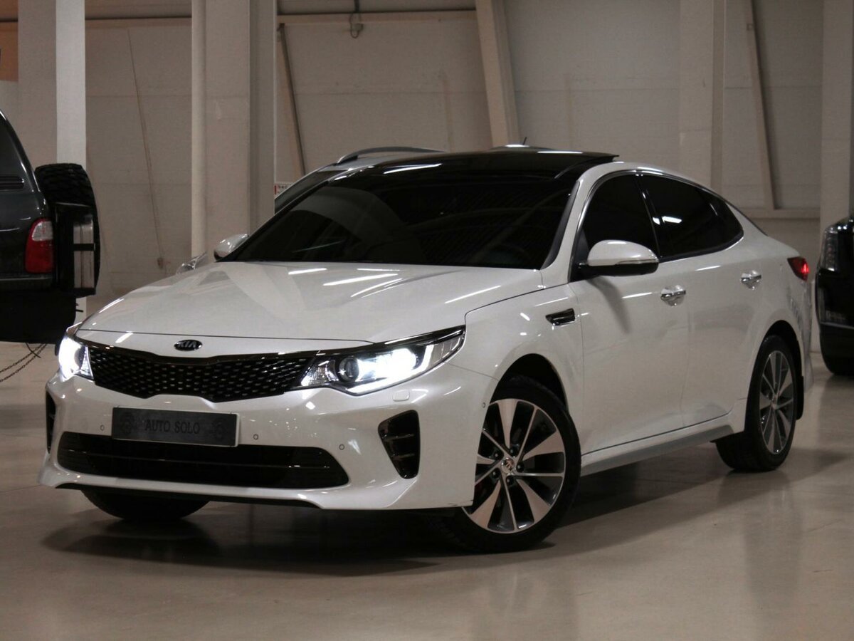 Kia Optima белая