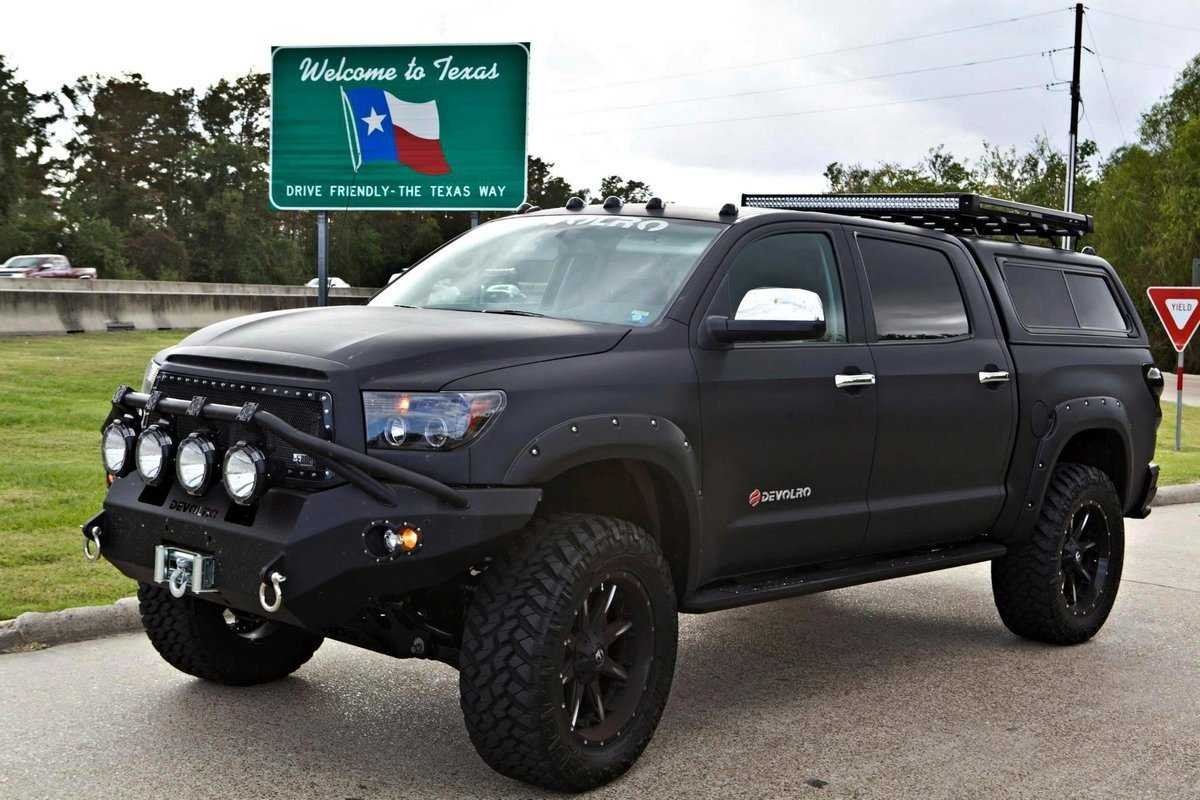 Машина Toyota Tundra