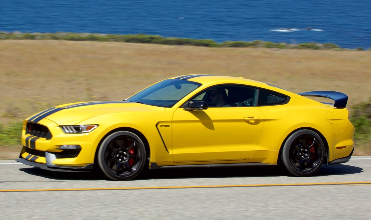 Форд Мустанг Shelby gt350r