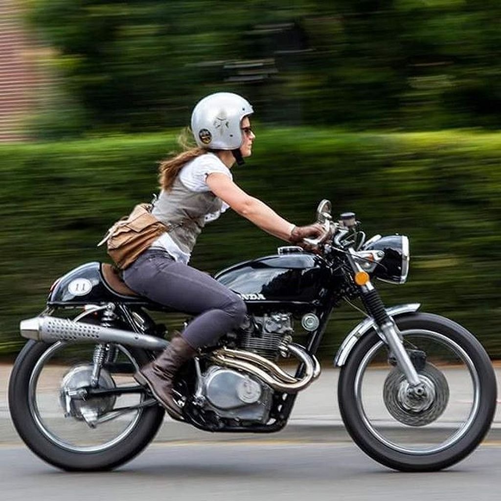 Классический мотоцикл для девушки