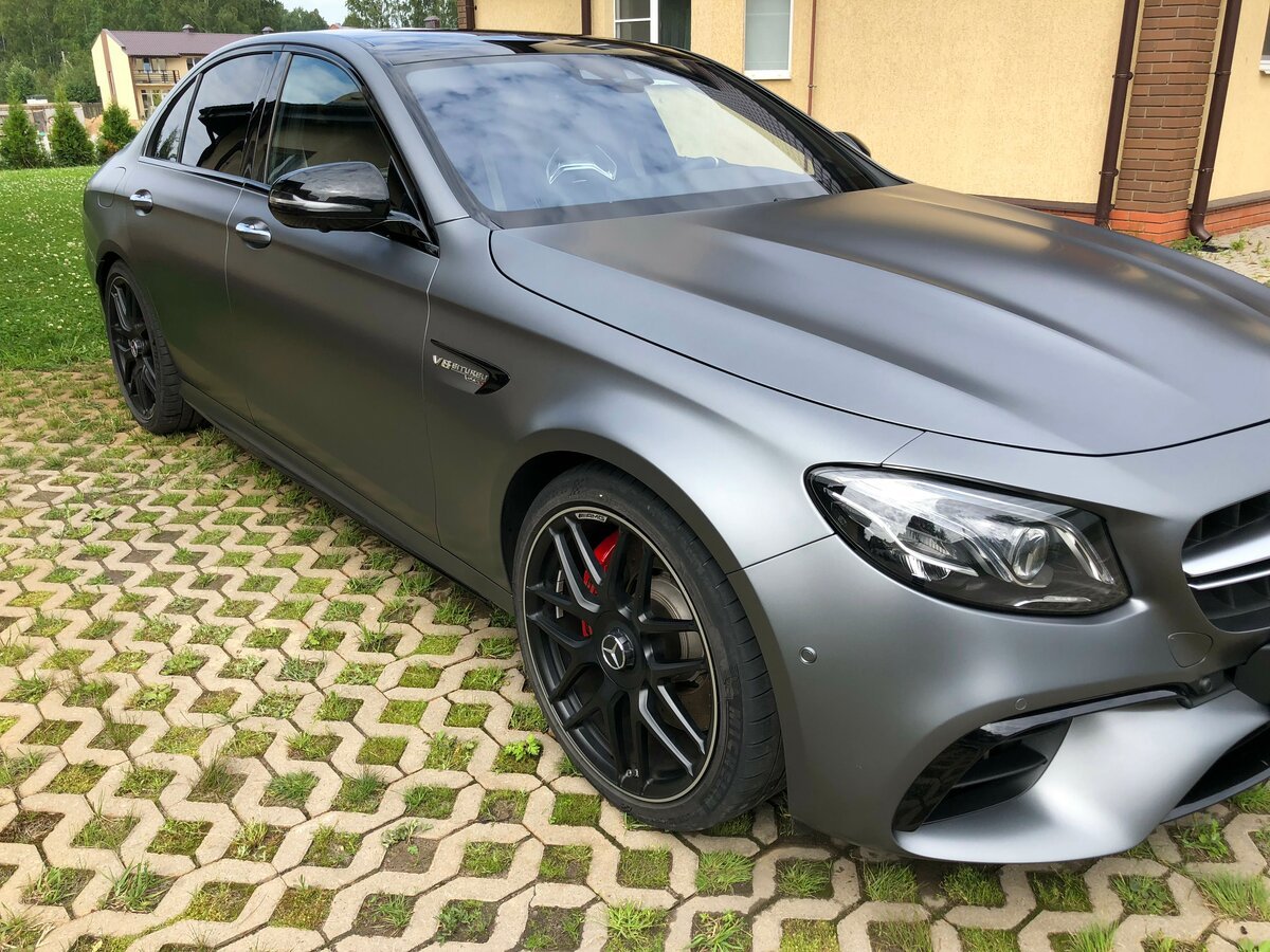 Мерседес серый графит матовый e63s