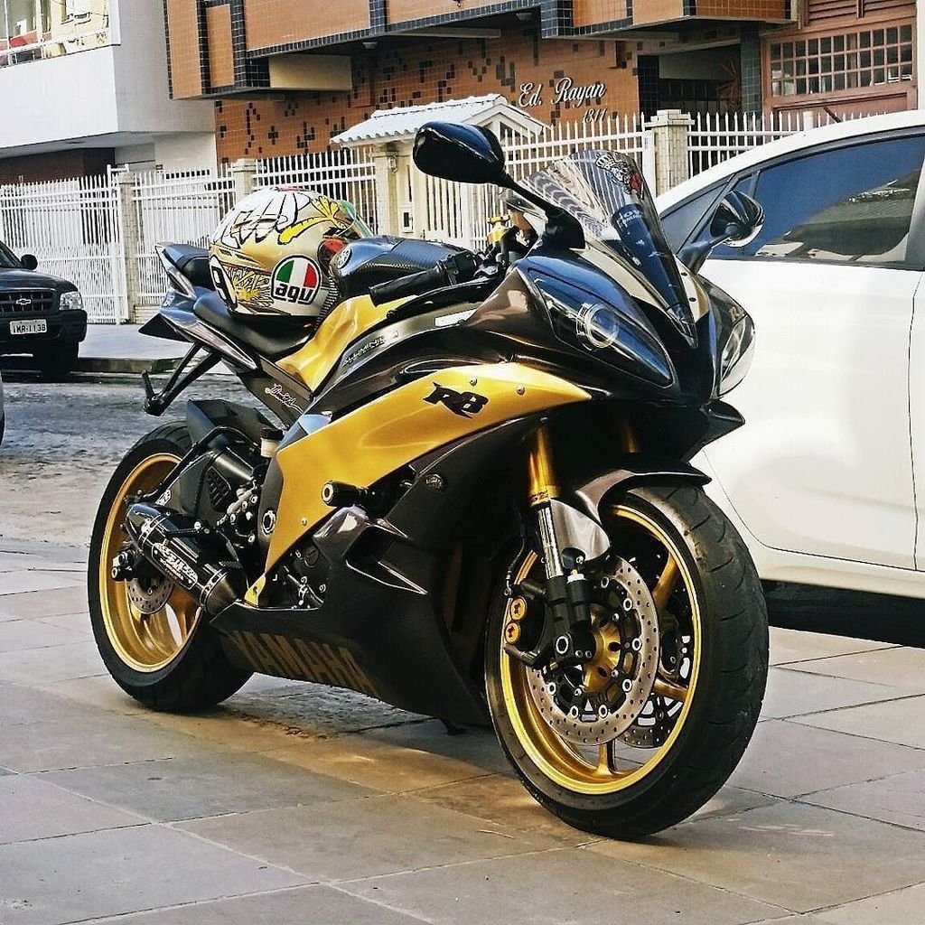 Yamaha r6 черно золотой