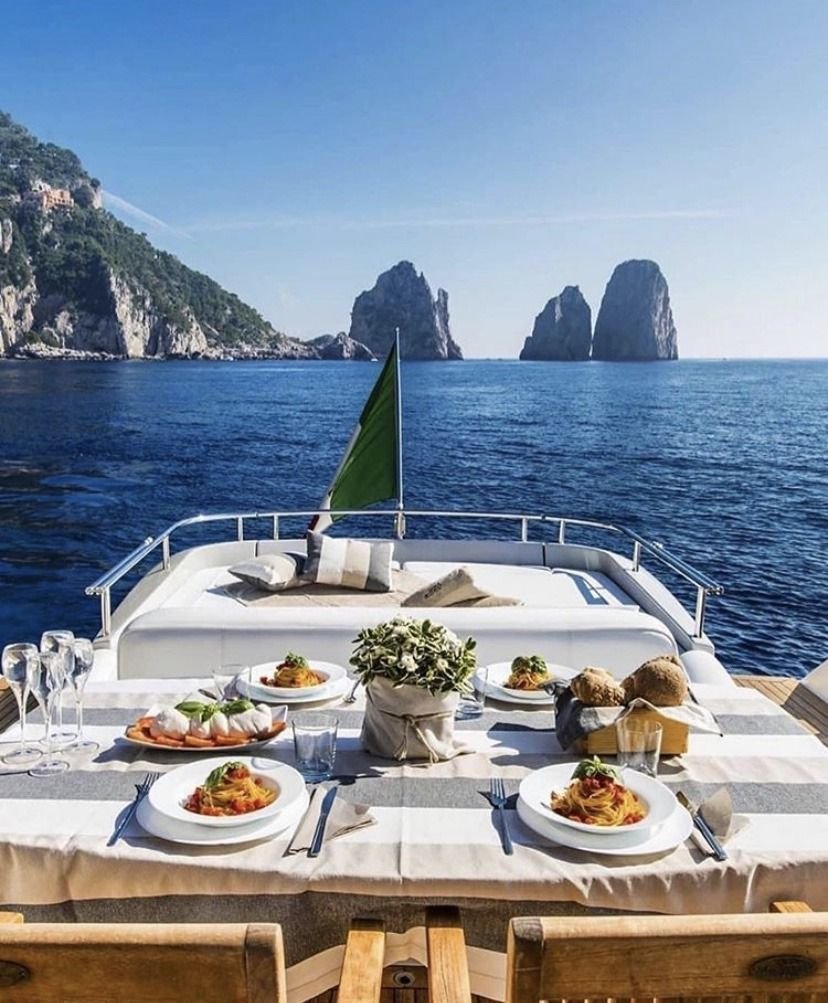 Завтрак на яхте