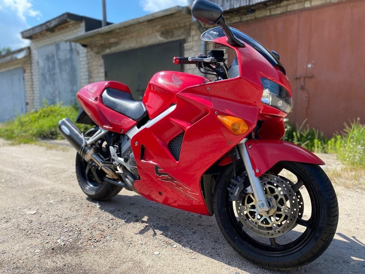 Honda VFR 800 1999 красная