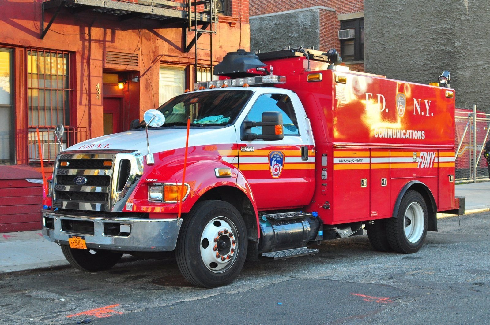 Dodge FDNY. СПМ пожарная машина. Пожарная машина camion. Американская пожарная машина.