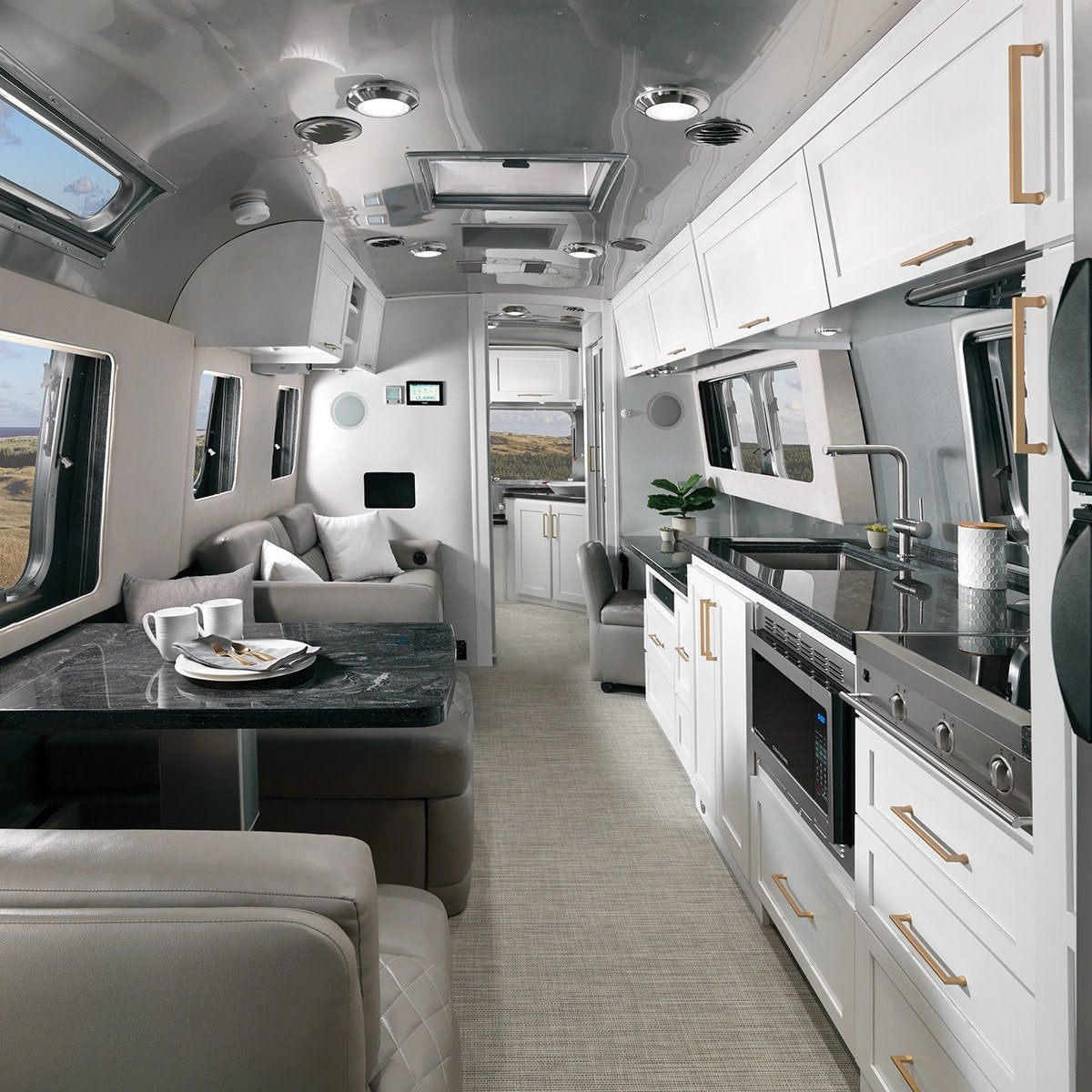 Прицеп Airstream 2020
