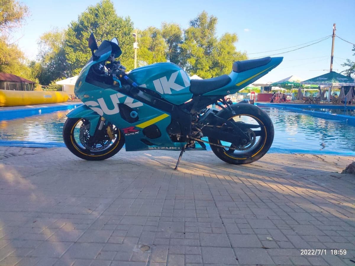 Suzuki GSXR 750 k4