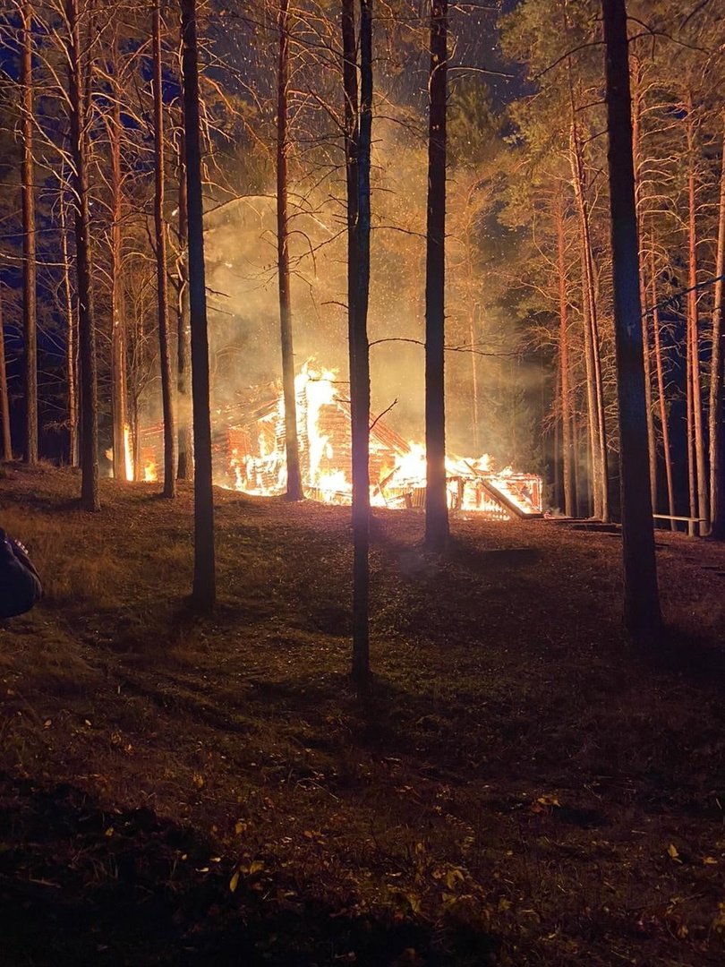 Пожар лес и деревня горит