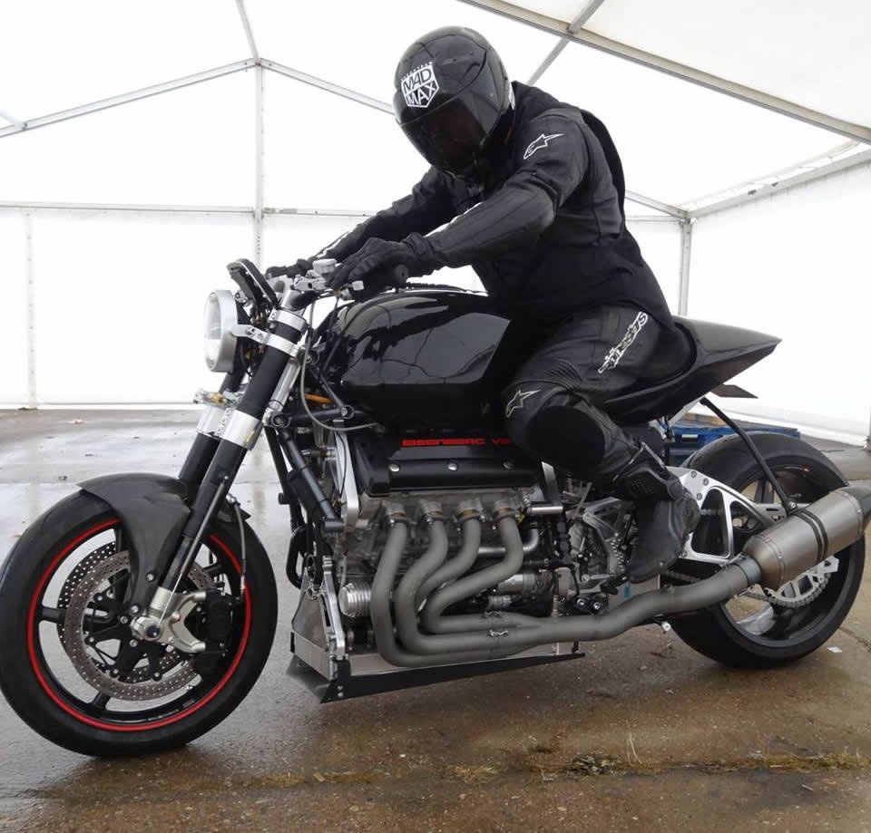 V8 мотоцикл Хаябуса