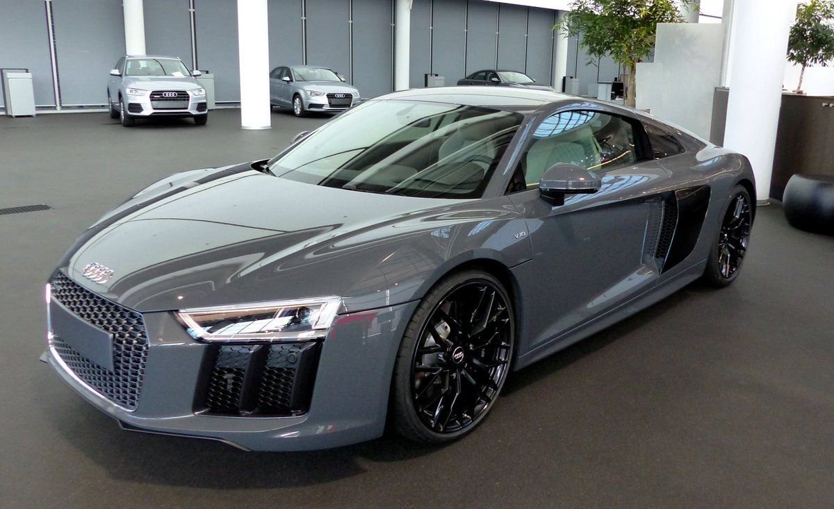 Audi r8 серая