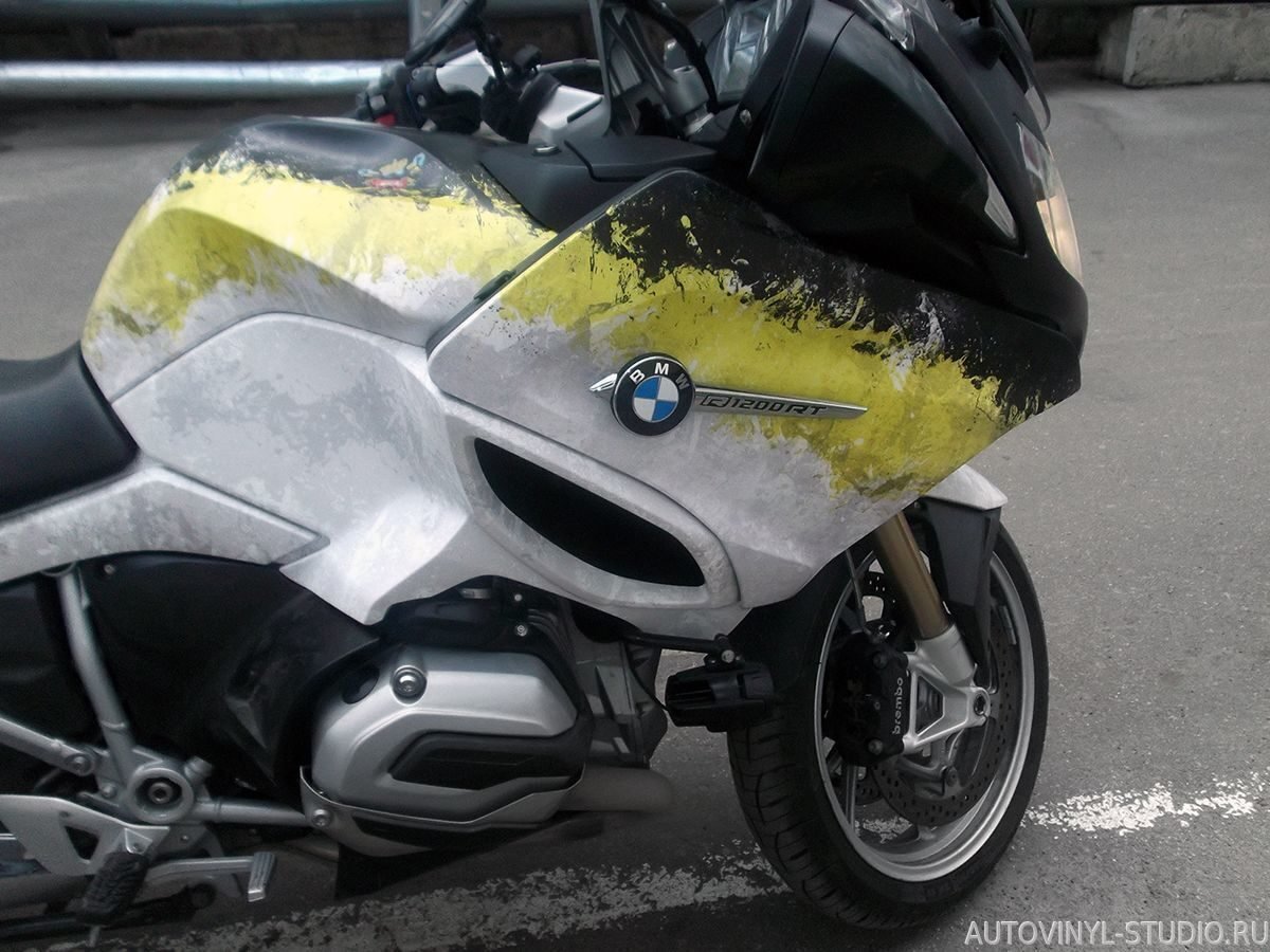 Оклейка мотоцикла пленкой BMW s1000rr