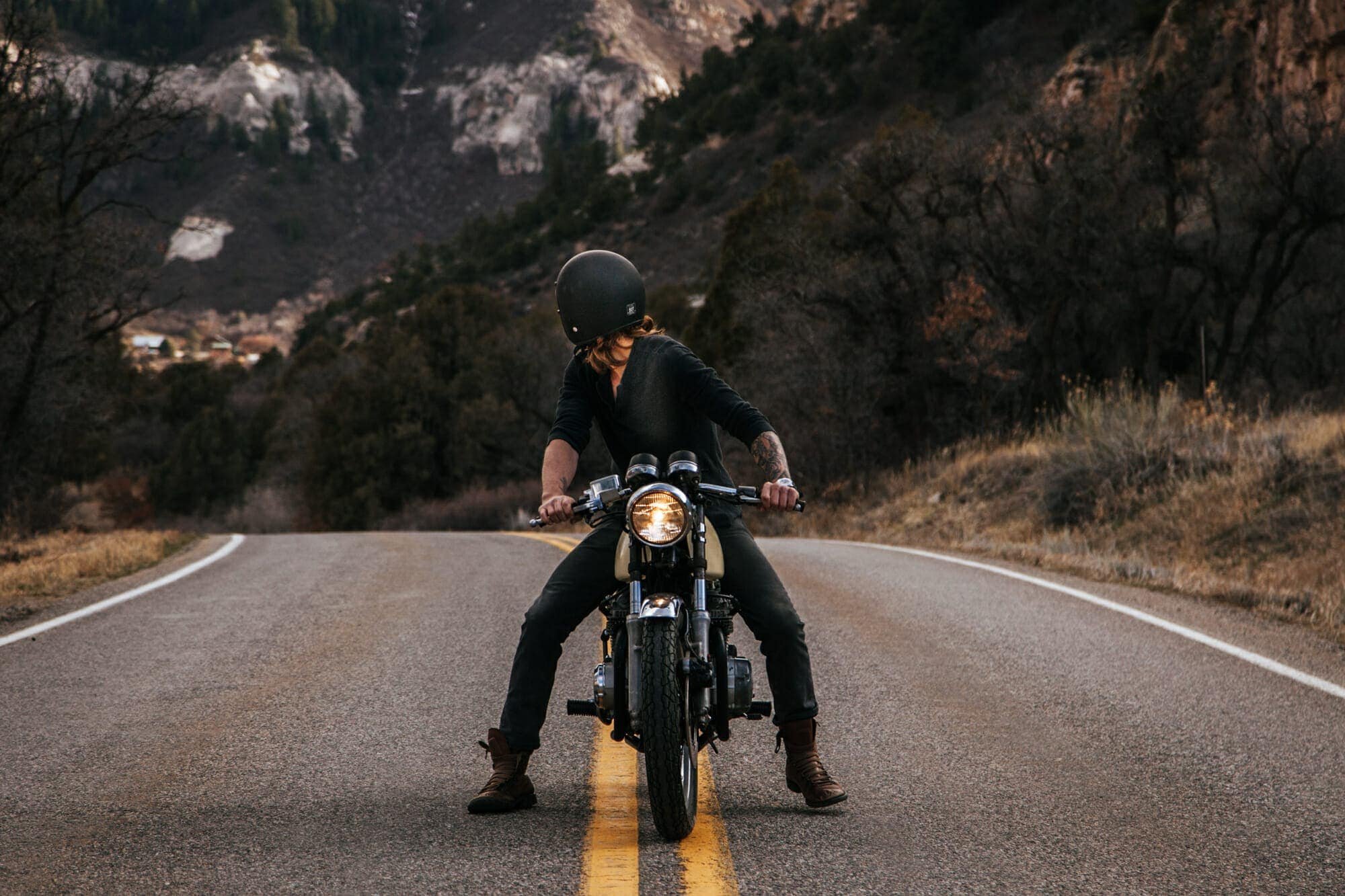 Get on the bike. Мотоцикл на дороге. Мотоциклист. Мотоцикл для путешествий. Байкер на дороге.