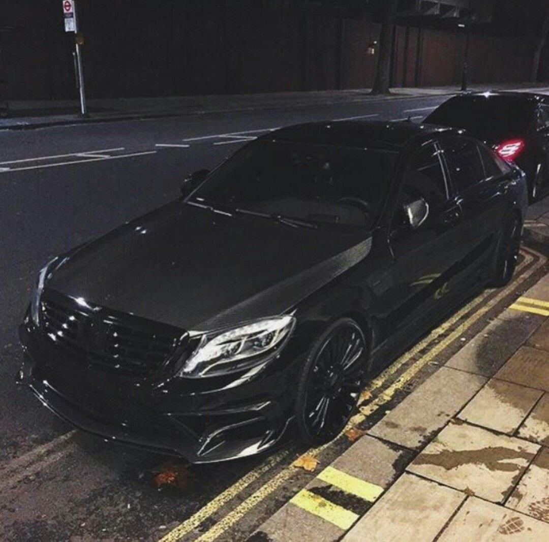 Мерседес s63 AMG черный ночью