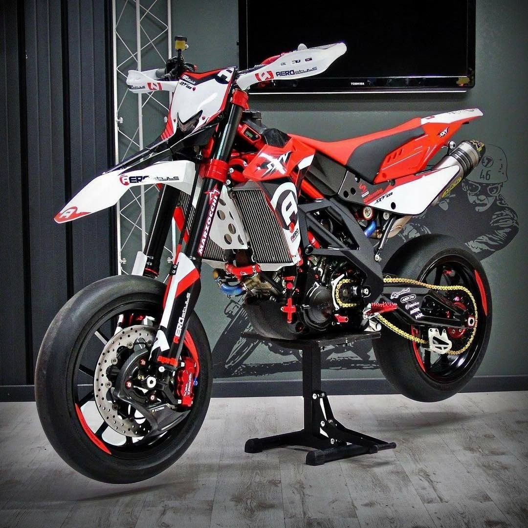 Априлия мотард 550