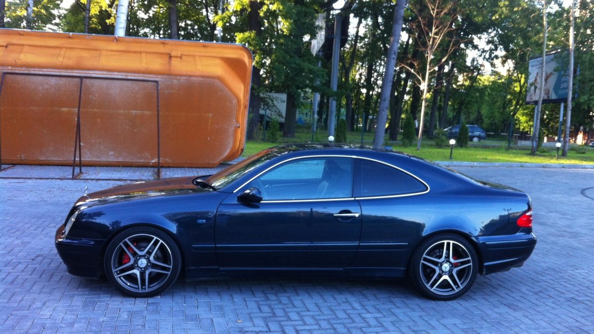 Мерседес CLK w208 темно синий