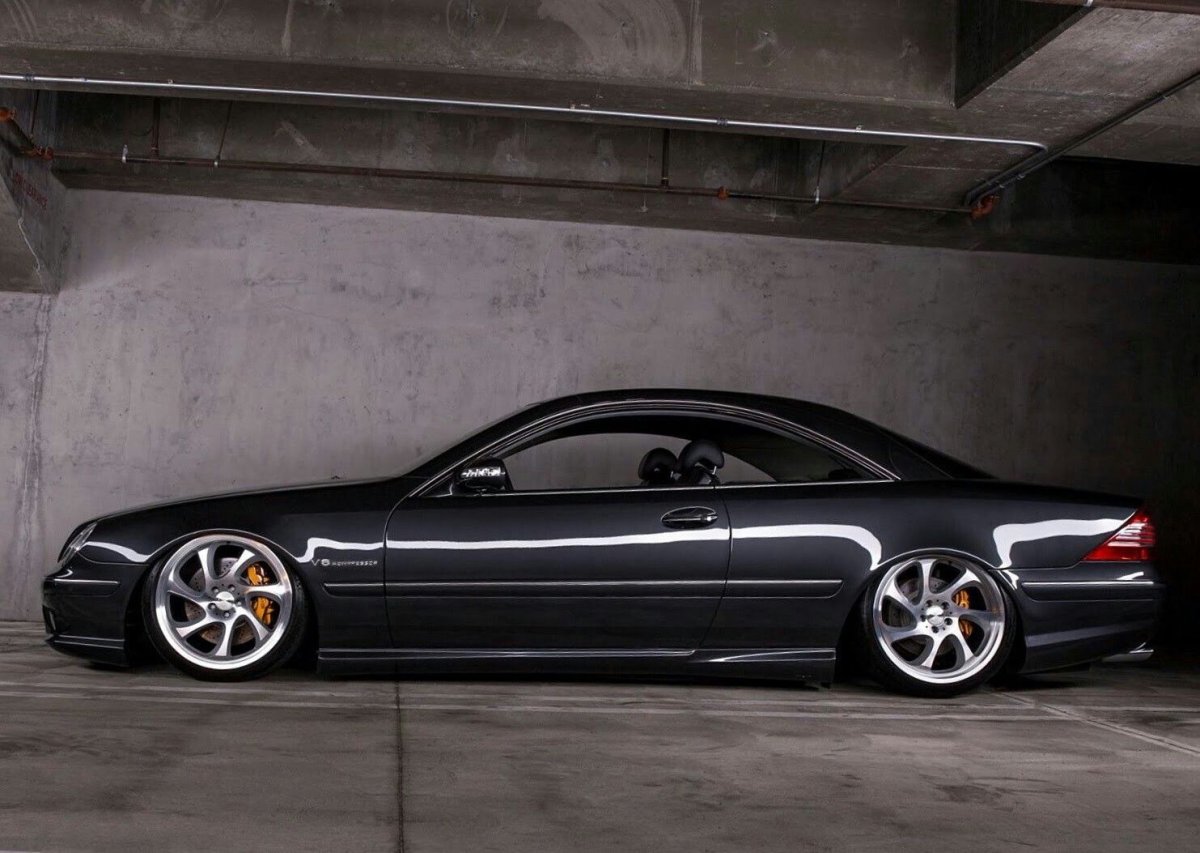 Mercedes-Benz CL 215 stance