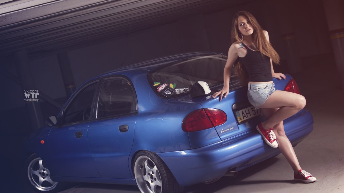 Шевроле Ланос и девушка